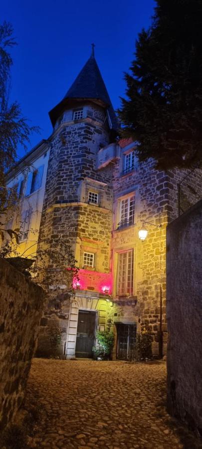 Maison Au Loup: 16th Century Hotel in Old Town Le Puy Exterior photo