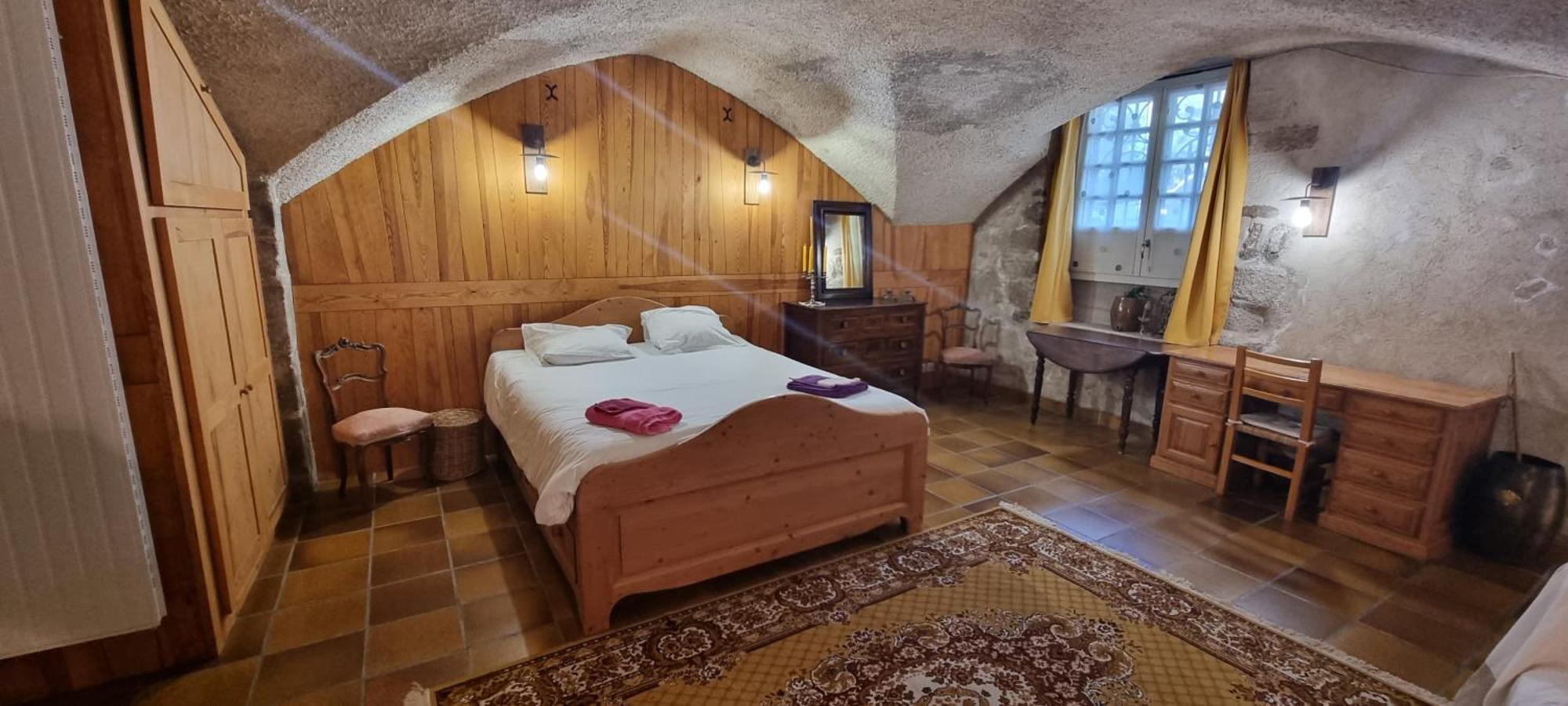 Maison Au Loup: 16th Century Hotel in Old Town Le Puy Exterior photo